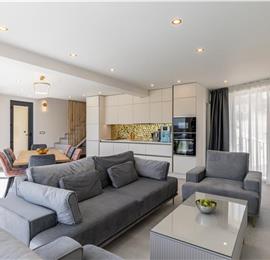 4 bedroom villa with heated pool and sea view in Vinišće, sleeps 8